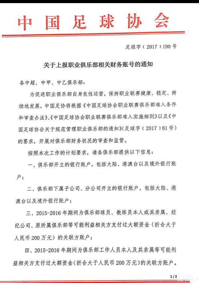 清代末年，朝廷外忧内患，急需堆积平易近心，激起人们的爱国热忱拥戴朝廷。慈禧太后为了鼓吹国威、鼓动勉励习武之风，在李鸿章的提议下决议举行一场环球注视的狮王争霸赛。 黄飞鸿携十三姨、门徒梁宽进京与父亲黄麒英相叙，并协助创办“宝芝林药厂”事宜。在马家堡车站与黄飞鸿同业的十三姨碰见了老同窗俄国人杜文奇，他概况在领事馆做翻译，现实上是一位特务。后得知俄国人欲刺杀李鸿章，平易近族年夜义在前，决然加入狮王年夜会，并成功救下李鸿章并申明治国策略的故事。